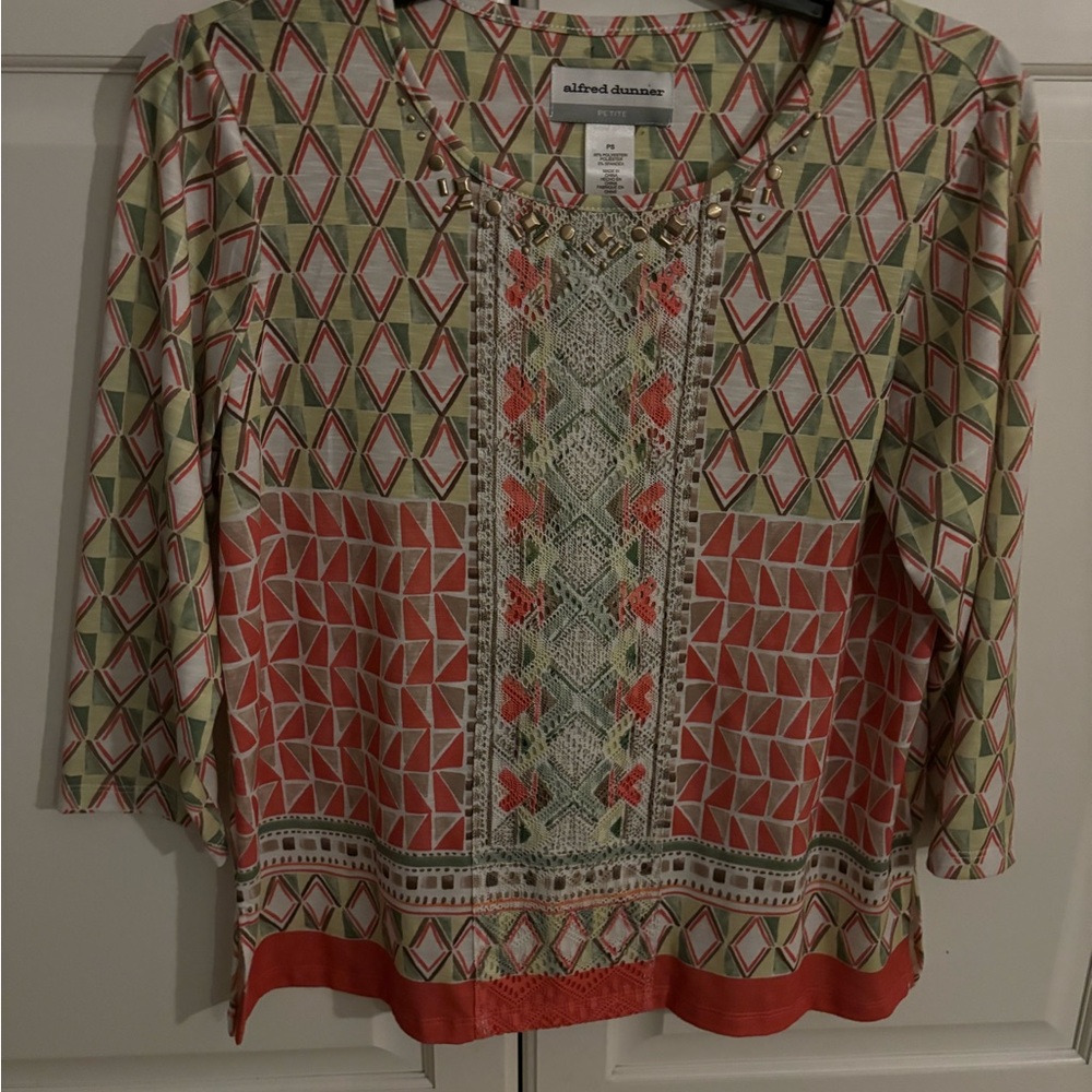 Alfred Dunner pullover shirt with lace and metal accents.‎ Size PS.